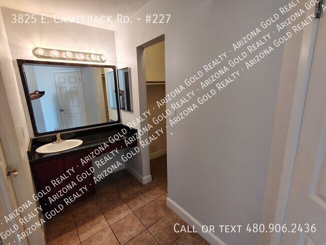 Building Photo - 3825 E Camelback Rd