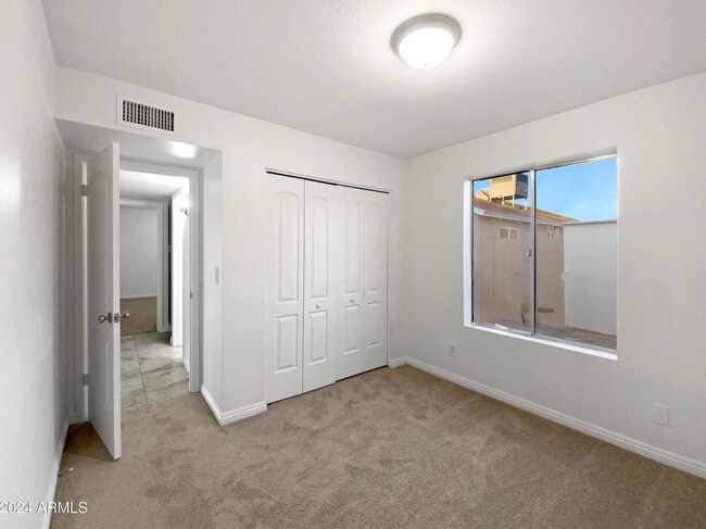 Building Photo - 1055 N Recker Rd