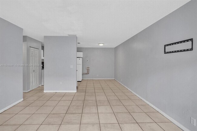 Building Photo - 5316 NW 24th Ct