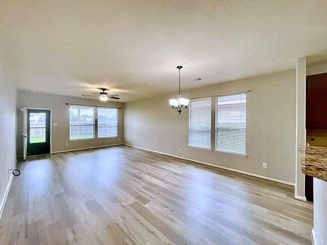 Building Photo - 21510 Sierra Long Dr