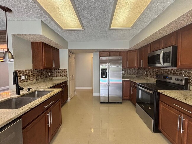 Building Photo - 304 Tavernier Dr