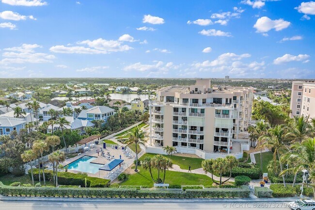 Building Photo - 176 Helios Dr