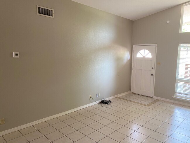 Building Photo - 3216 Urban Crest Dr