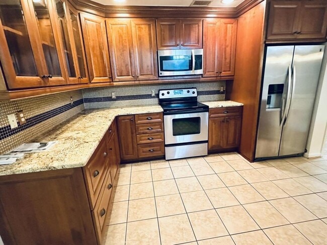 Building Photo - 3249 Fayette Dr