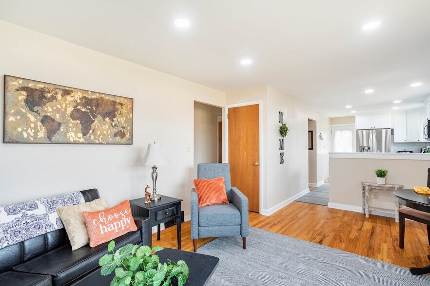 Building Photo - 2346 Pine St