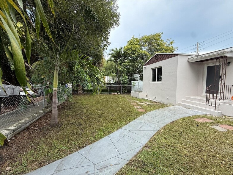 Building Photo - 586 NW 48th St