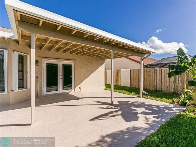 Building Photo - 9420 NW 31st Pl