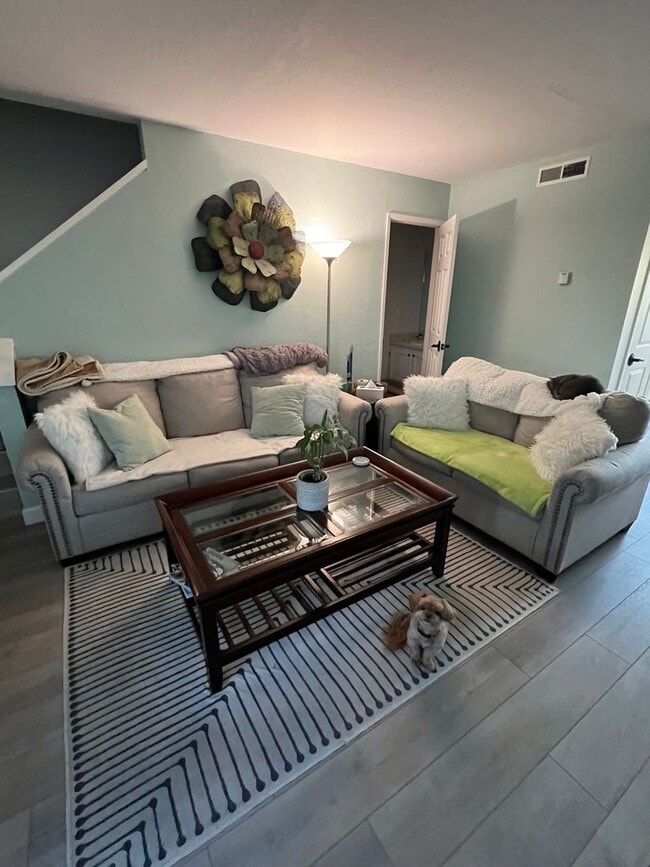Building Photo - 2 Bedroom 2 Bath Updated Condo Marina - Av...