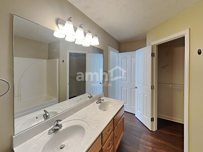Building Photo - 3414 Leslie Ln