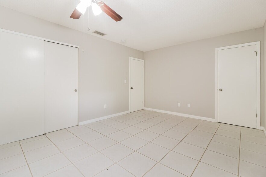 Building Photo - 7640 Woodbridge Blvd