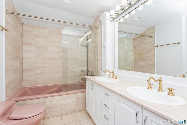 Building Photo - 181 E Putnam Ave