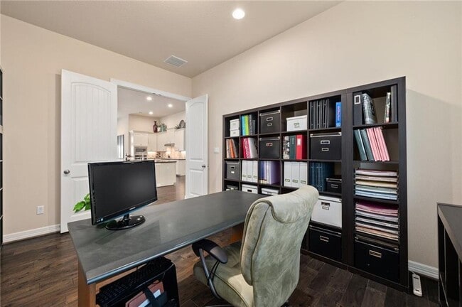 Building Photo - 205 Lake Como Dr
