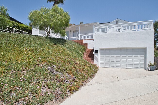 Building Photo - 2 Bed 1 Bath Home in Manhattan Beach Hill Section