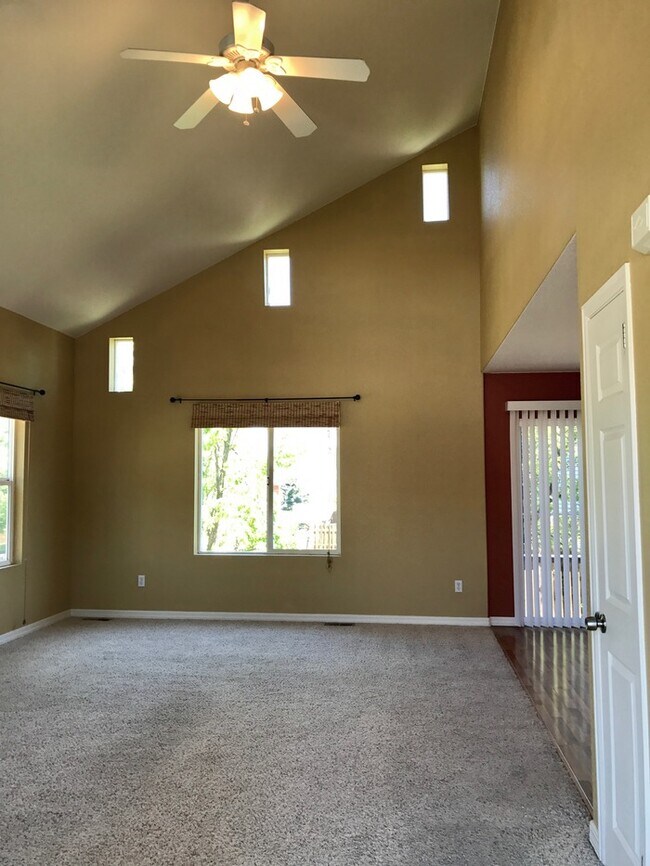 Building Photo - Beautiful Home in Morrison