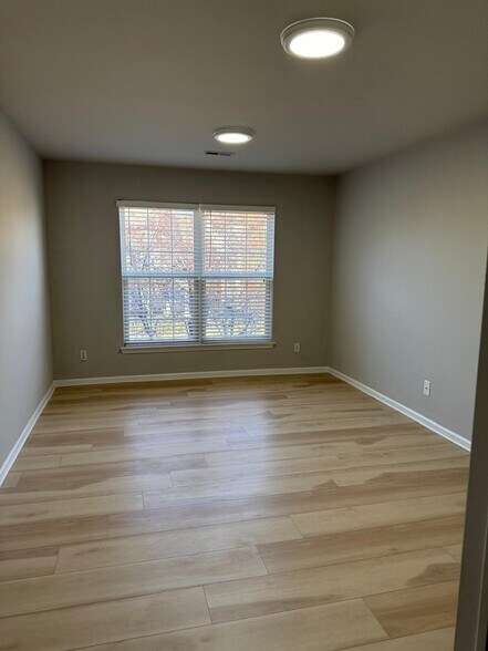 2nd bed room - 5560 Pine Aires Dr