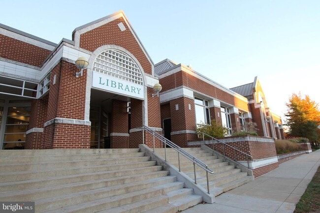 Building Photo - 47699 Whirlpool Square