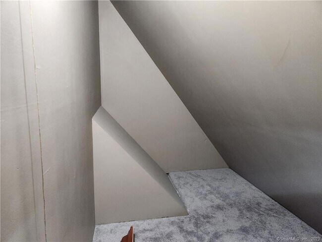 Building Photo - 11 Sherman Ln