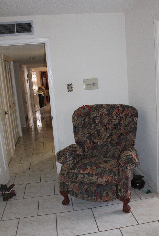 Building Photo - 8812 Cosmos Ave