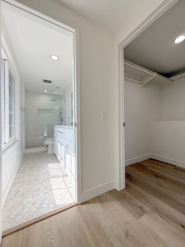 Building Photo - Stunning Remodeled Home in South Huntington Beach – Minutes to the Beach!