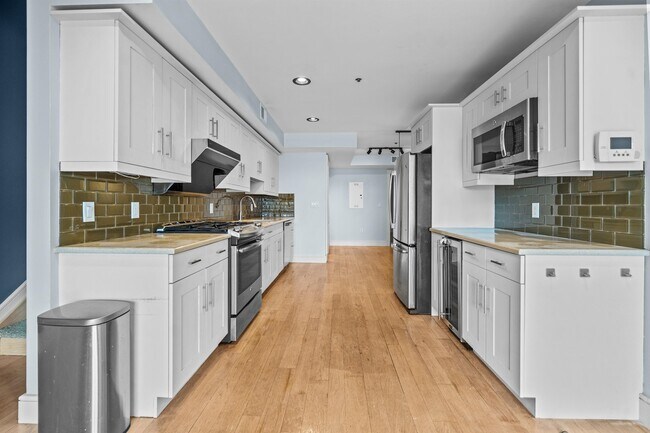 Building Photo - 8917 River Rd