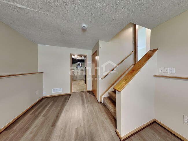 Building Photo - 3959 Highland Bluff Dr