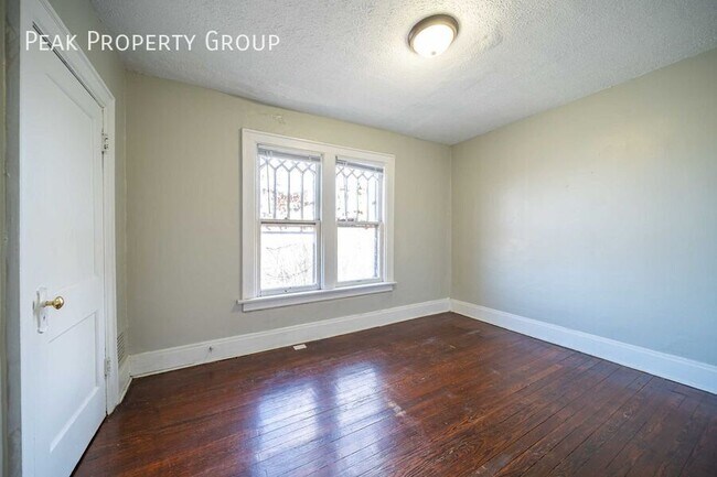 Building Photo - 1484 Summit St