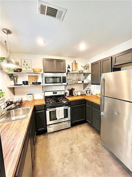 Building Photo - 721 Dockery Ln