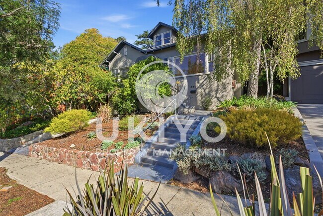 Building Photo - 860 Portal Ave