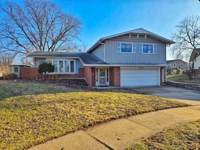 Building Photo - 15251 Colina Ave