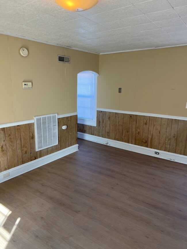 Building Photo - 101 Washington St