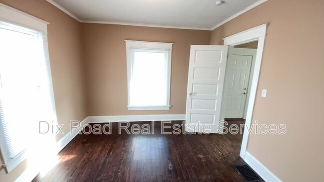 Building Photo - 2107 Queen Ave