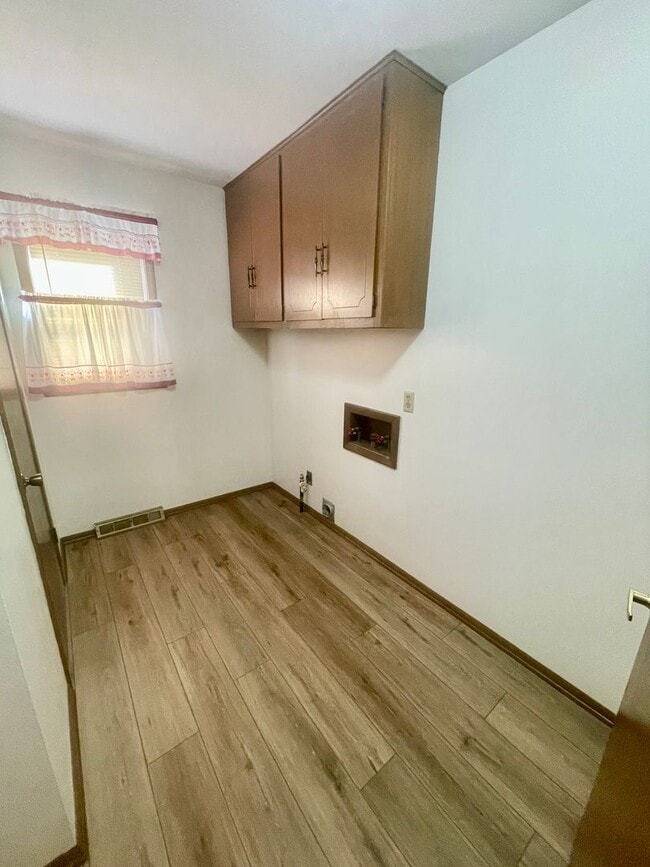 Building Photo - 3269 N Weller Ave