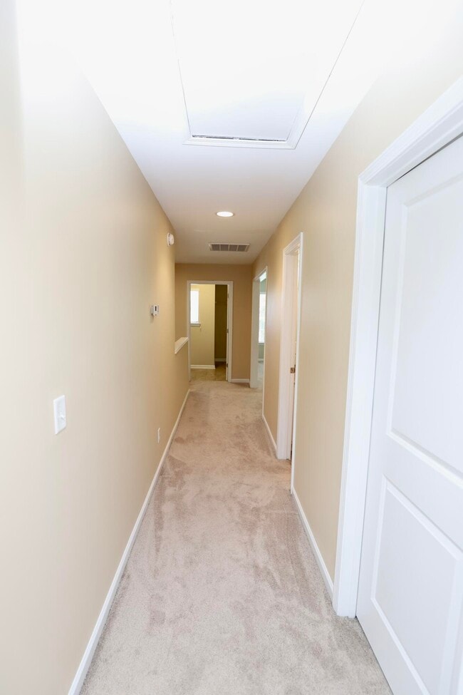 Building Photo - 1761 Nicholas Dr