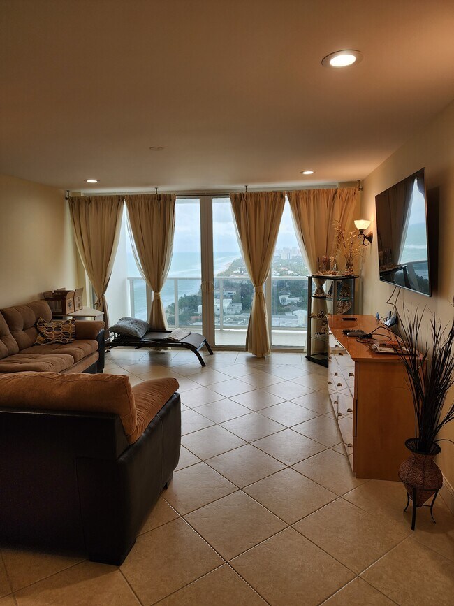 Living Room - 3140 S Ocean Dr