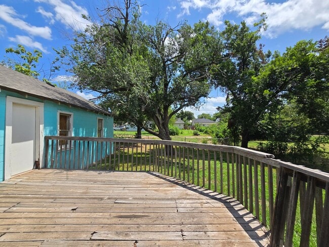 Building Photo - Charming 2 bedroom, 1 bathroom home