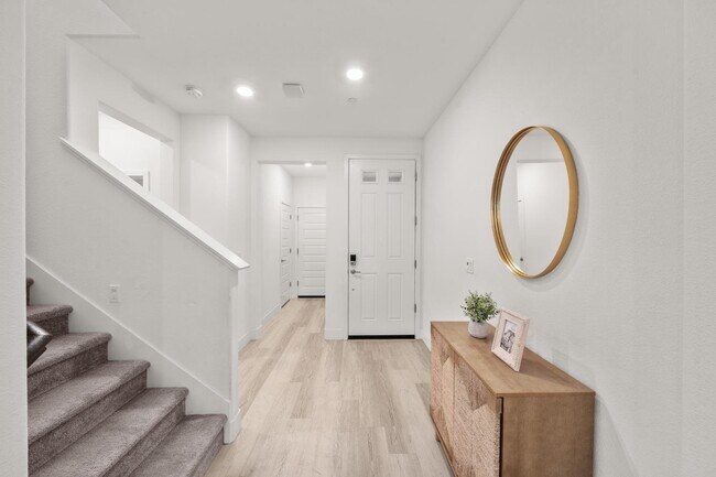 Building Photo - 10523 Tenor Way