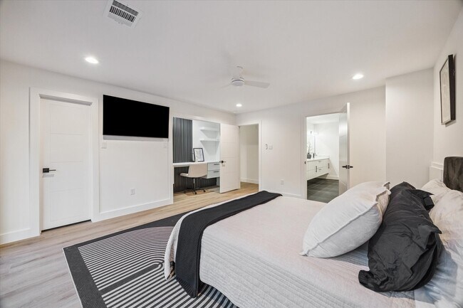 Building Photo - 203 Cove Creek Ln