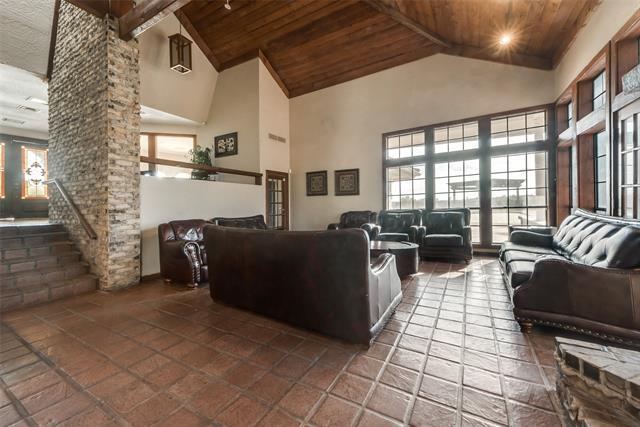 Building Photo - 2642 Encina Dr