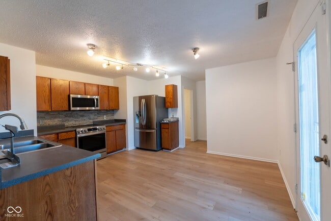 Building Photo - 2887 Ludwig Dr