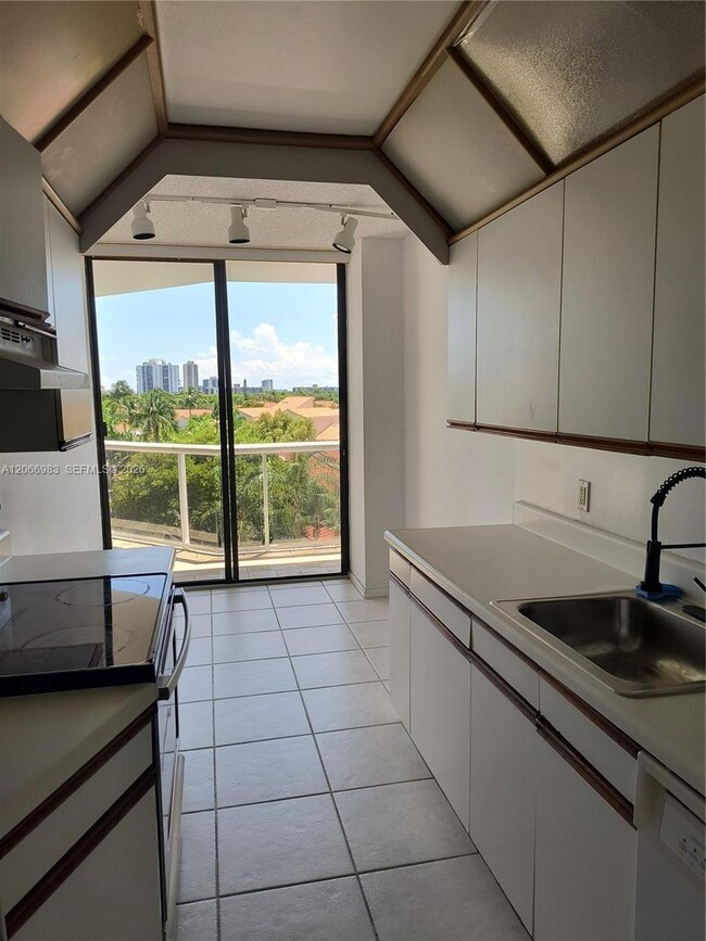 Building Photo - 3610 Yacht Club Dr