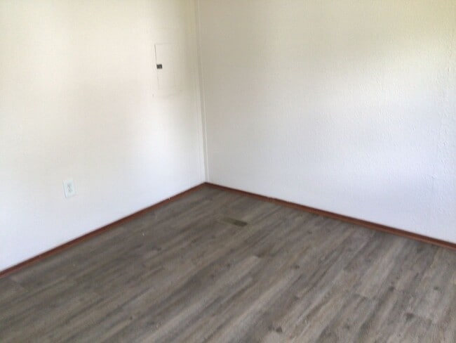 Building Photo - 208 Spruce St