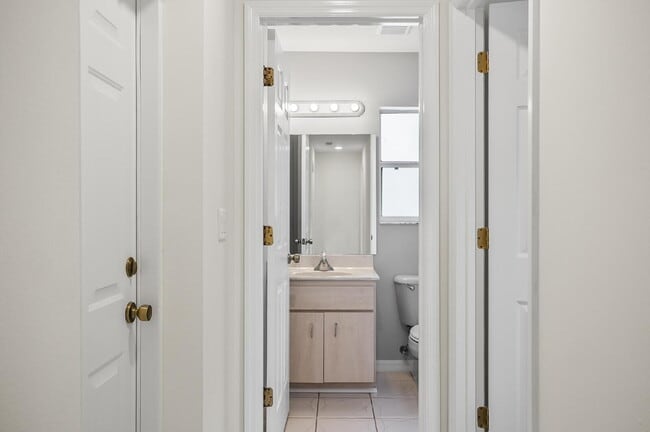 Building Photo - Palm Harbor Pool Home