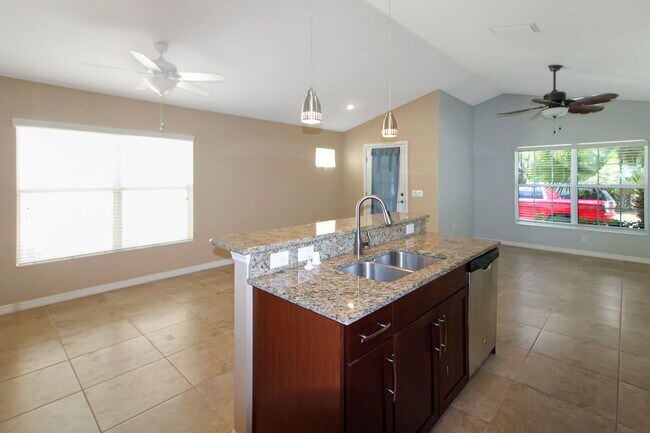 Building Photo - 12476 Shimmering Oak Cir