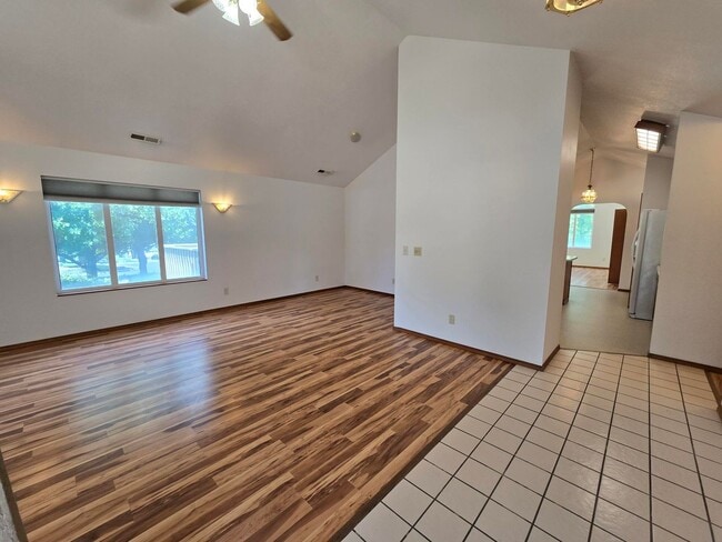 Building Photo - Charming Home on .34 acres!