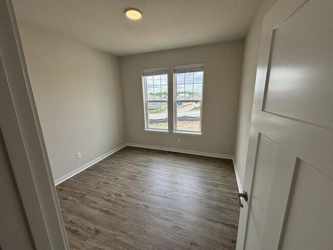 Building Photo - 670 Lambert Dr