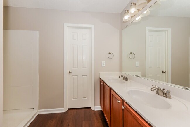 Building Photo - 726 Elderberry Way