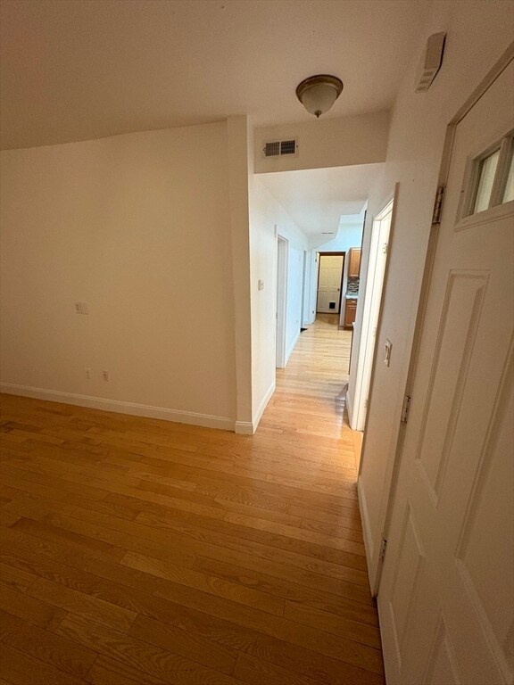 Building Photo - 20 Jones