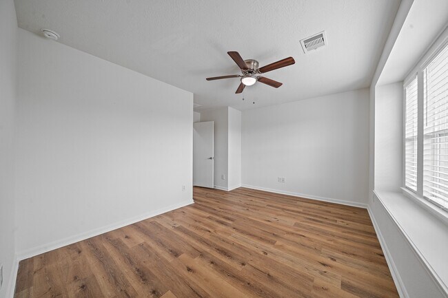 Building Photo - 4118 Lake Cypress Cir