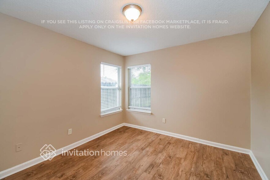 Building Photo - 12541 Ayrshire St E