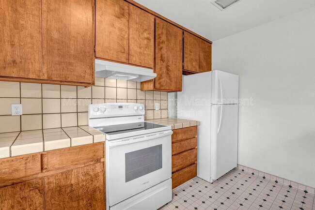 Building Photo - 215 2nd St